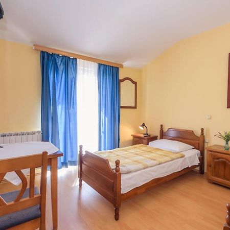 Djudja I Mate Bed & Breakfast Vid Luaran gambar