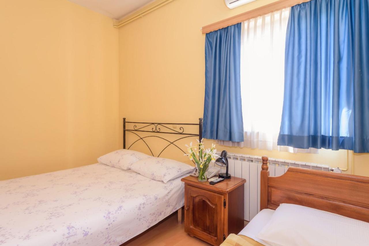 Djudja I Mate Bed & Breakfast Vid Luaran gambar