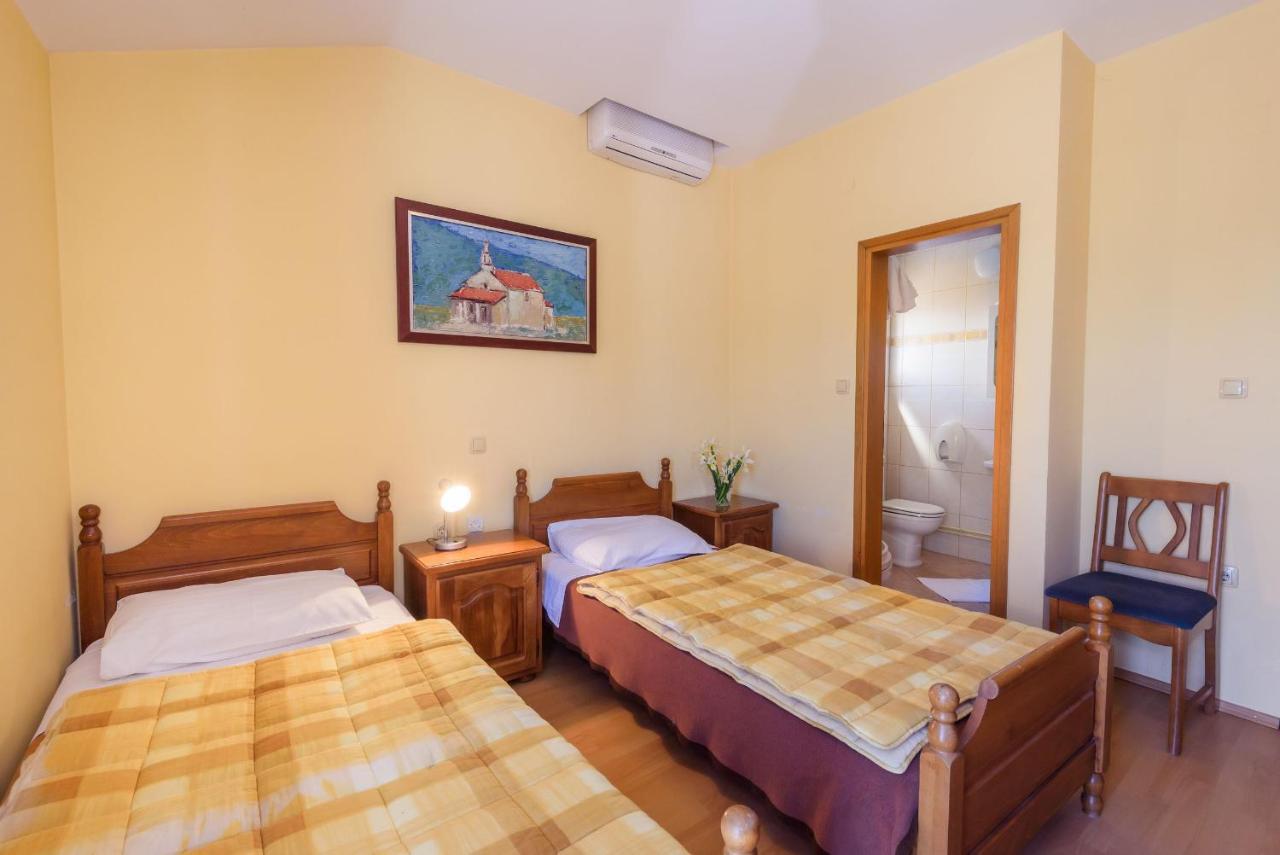 Djudja I Mate Bed & Breakfast Vid Luaran gambar
