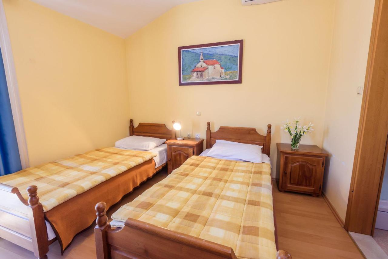 Djudja I Mate Bed & Breakfast Vid Luaran gambar